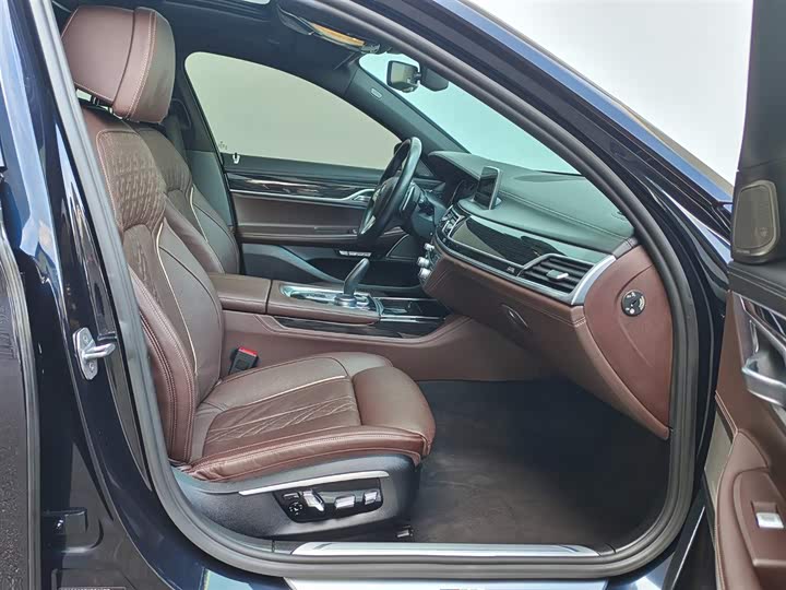 BMW 7-Series 2016 740 Li Leading — фото 12