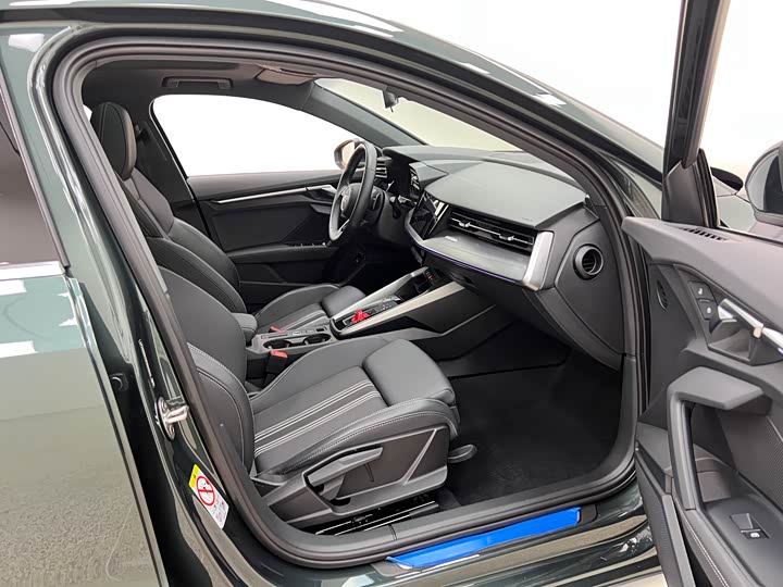 Audi A3 2023 Sportback 35 TFSI Sport — фото 32