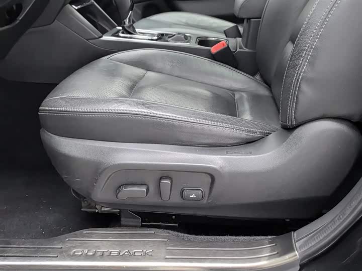 Subaru Outback — фото 20