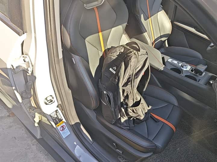 Changan UNI-V 2024 1.5 T Premium — фото 25