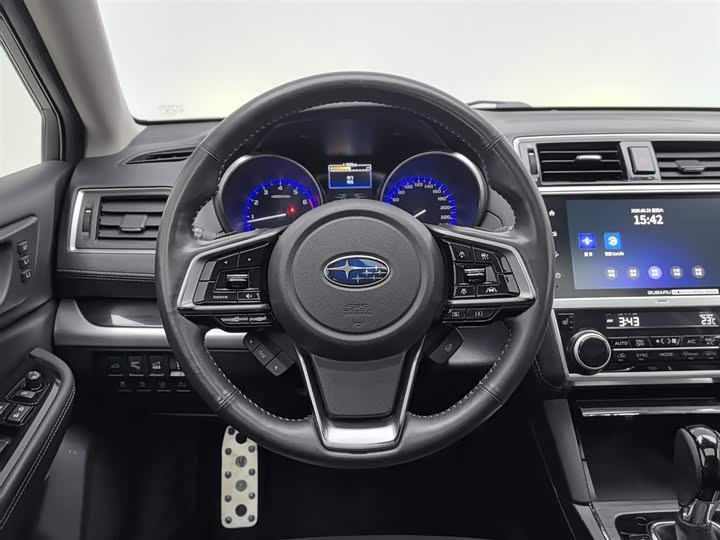 Subaru Outback — фото 11