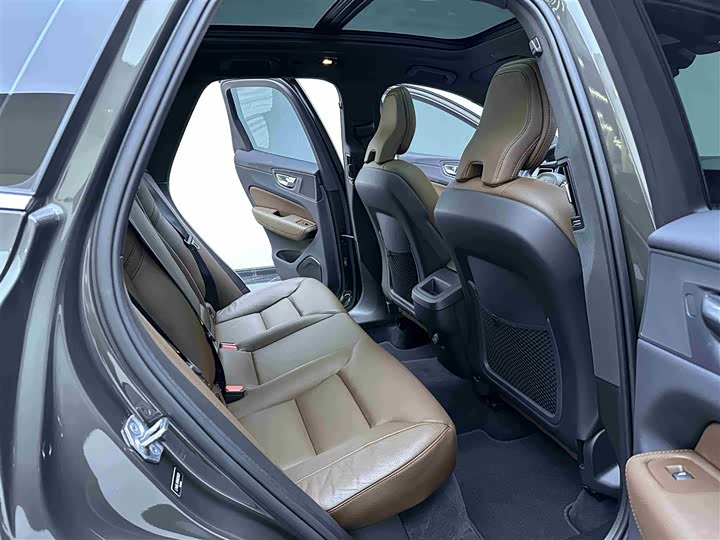 Volvo XC60 2022 B 5 4 WD — фото 11