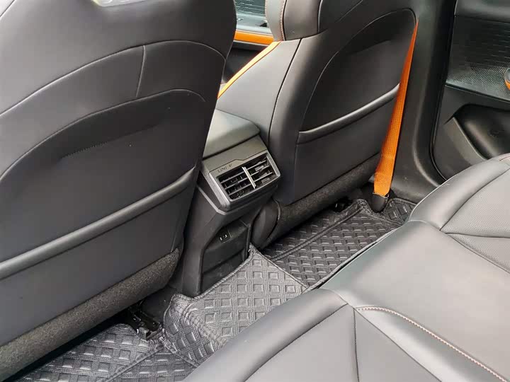 Changan UNI-V 2023 1.5 T Premium — фото 9