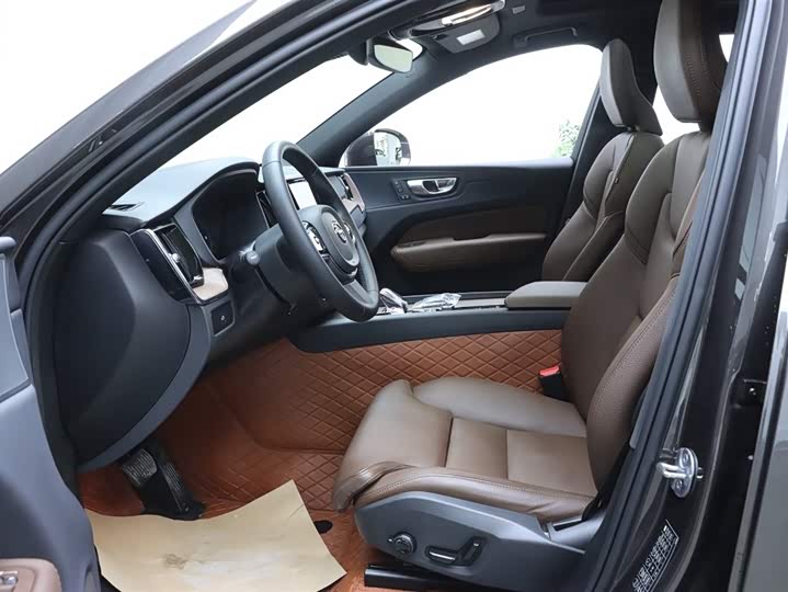Volvo XC60 2024 B 5 4 WD — фото 14