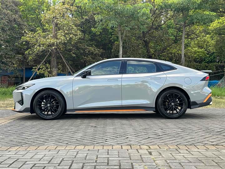 Changan UNI-V 2024 1.5 T Sport — фото 5