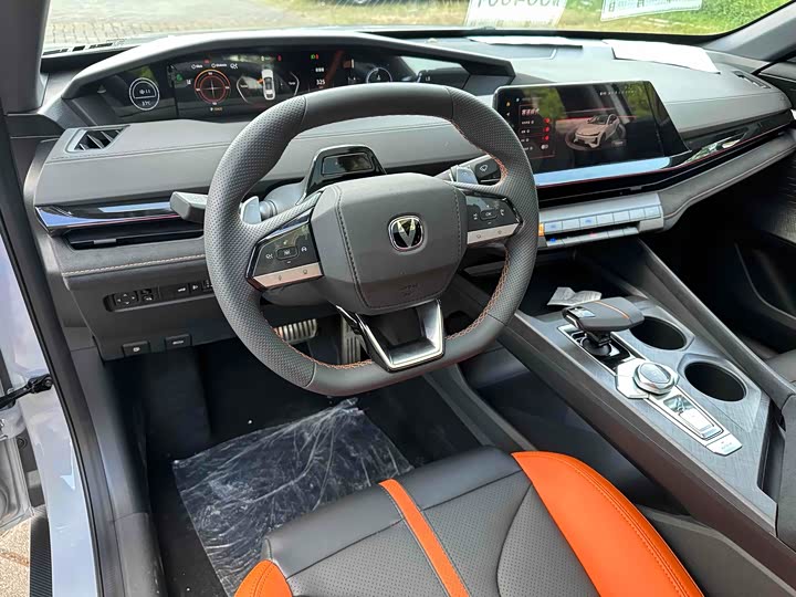 Changan UNI-V 2024 1.5 T Sport — фото 12