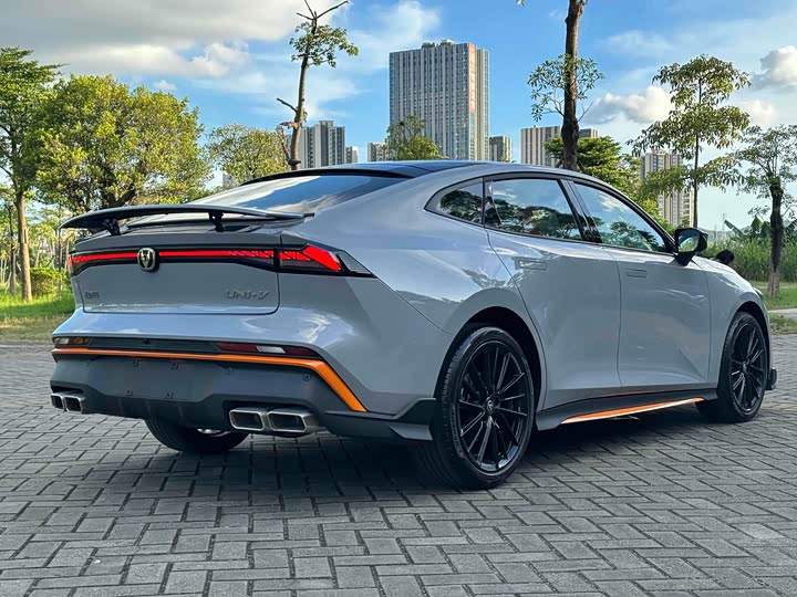 Changan UNI-V 2024 1.5 T Sport — фото 8