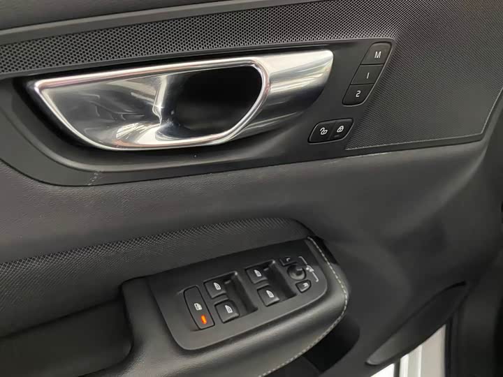 Volvo XC60 Hybrid 2021 T 8 E Hybrid — фото 15