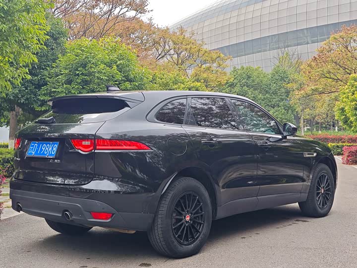 Jaguar F-PACE 2018 2.0 T 4 WDR-Sport — фото 9