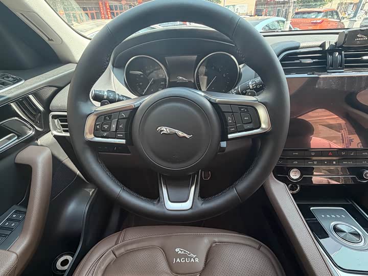 Jaguar F-PACE 2018 2.0 T 4 WDR-Sport — фото 11