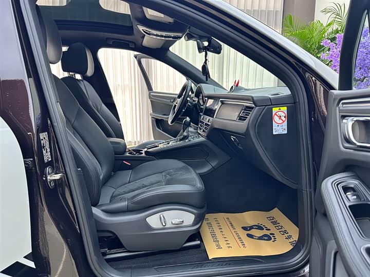 Porsche Macan 2018 Macan 2.0 T — фото 11