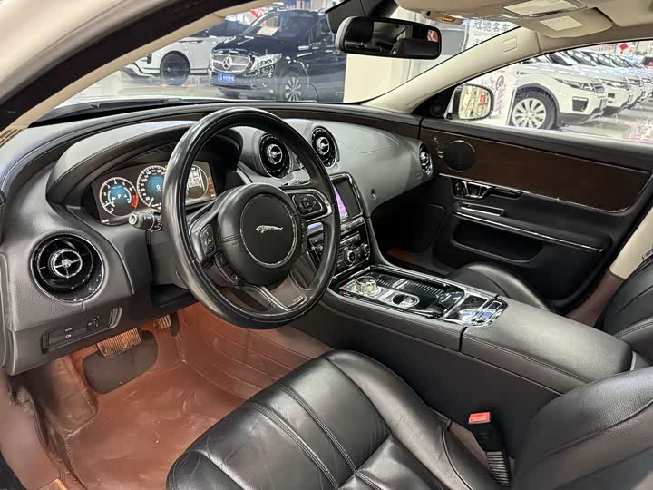 Jaguar XJ 2016 XJL 3.0 SC 2 WD — фото 7