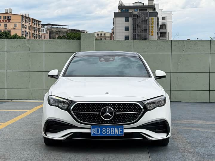 Mercedes-Benz E-Class 2024 E 300 L Sport — фото 2