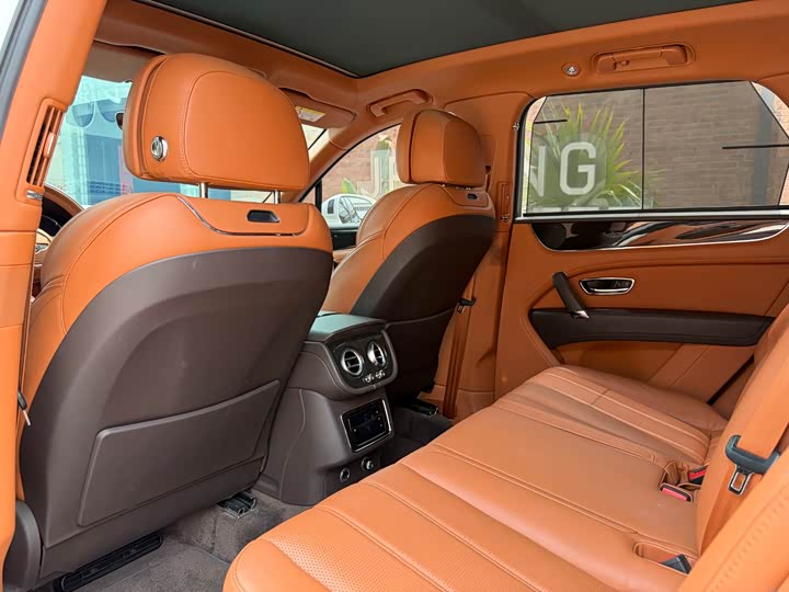 Bentley Bentayga — фото 10