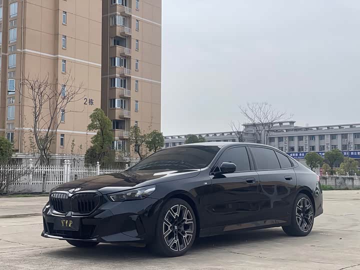 BMW 5-Series 2025 530 Li M