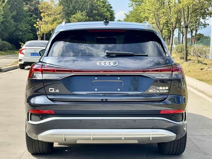 Audi Q4 e-tron 2022 40 e-tron — фото 6