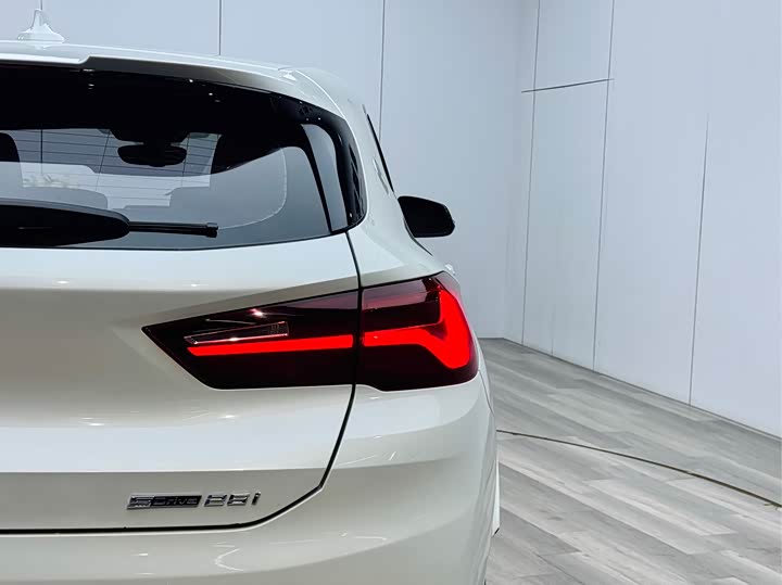 BMW X2 2021 s Drive 25i Leading M — фото 31