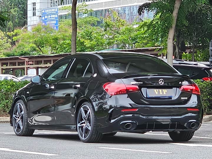Mercedes-Benz A-Class 2025 AMG A 35 L 4 MATIC — фото 9