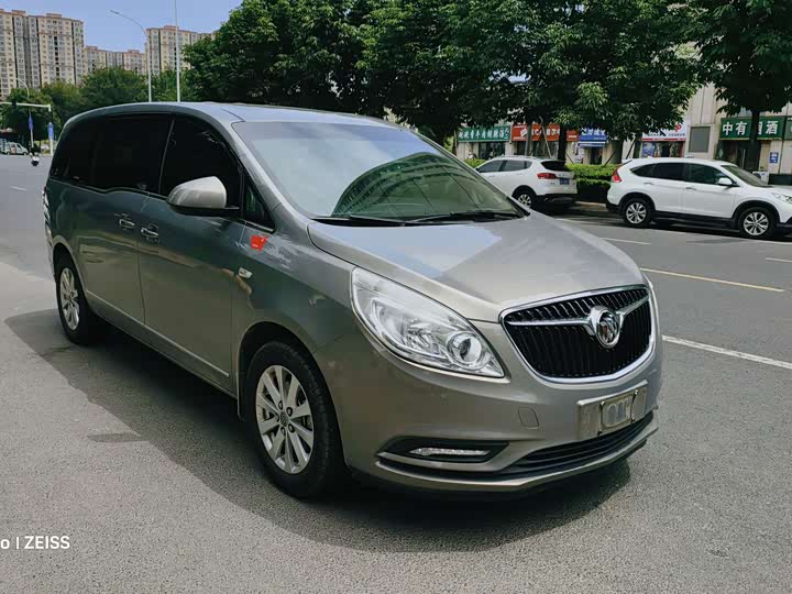 Buick GL 8 2018 28 T Luxury VI
