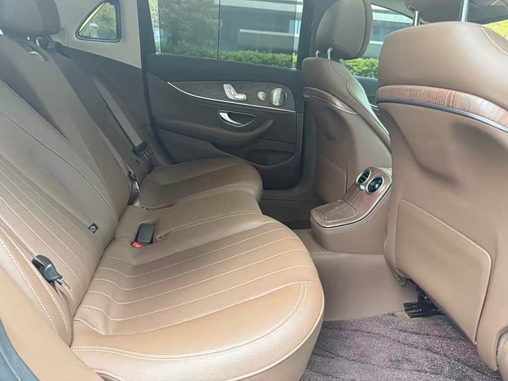 Mercedes-Benz E-Class 2022 E 300 L Luxury — фото 10