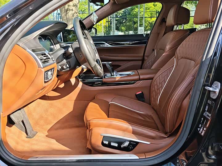 BMW 7-Series 2017 750 Li x Drive — фото 10