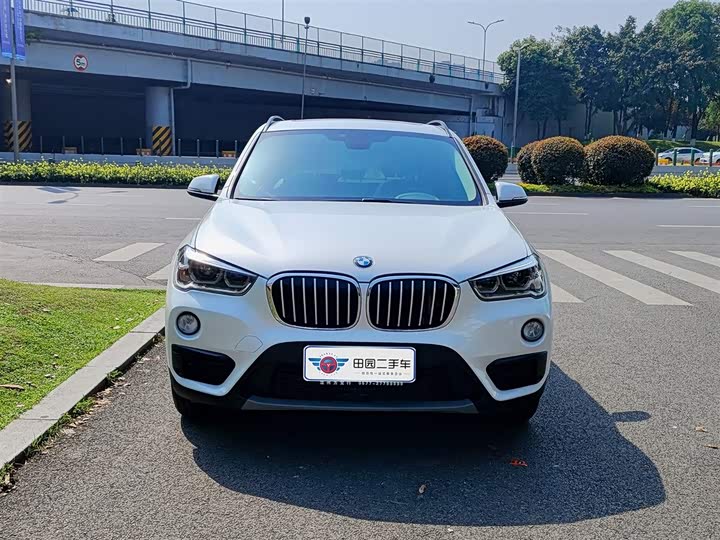 BMW X1 2016 s Drive 18 Li — фото 2