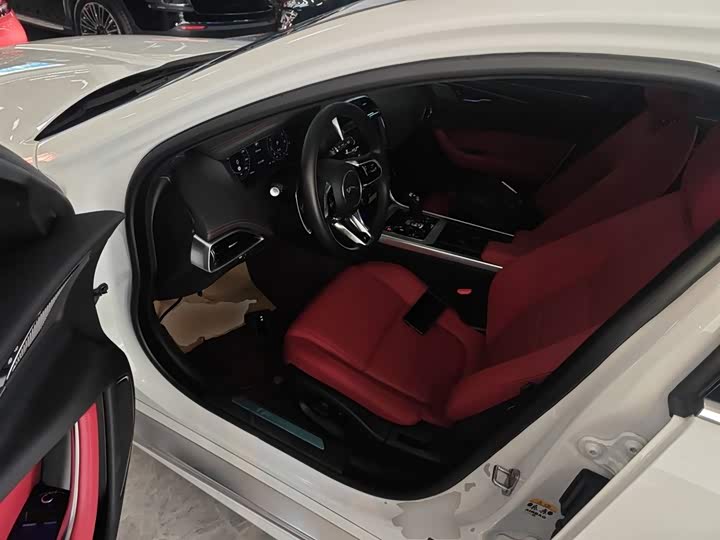 Jaguar XEL 2024 2.0 T 250 PS R-DYNAMIC S — фото 13