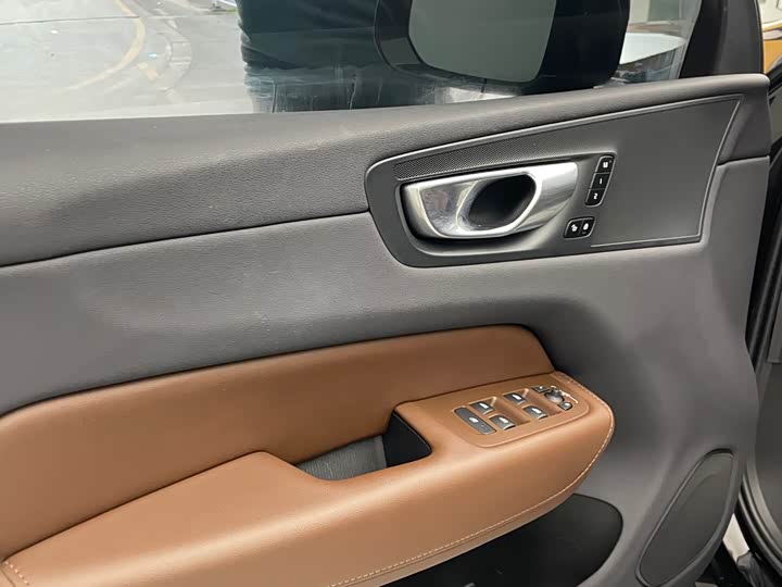 Volvo XC60 2023 B 5 4 WD — фото 18