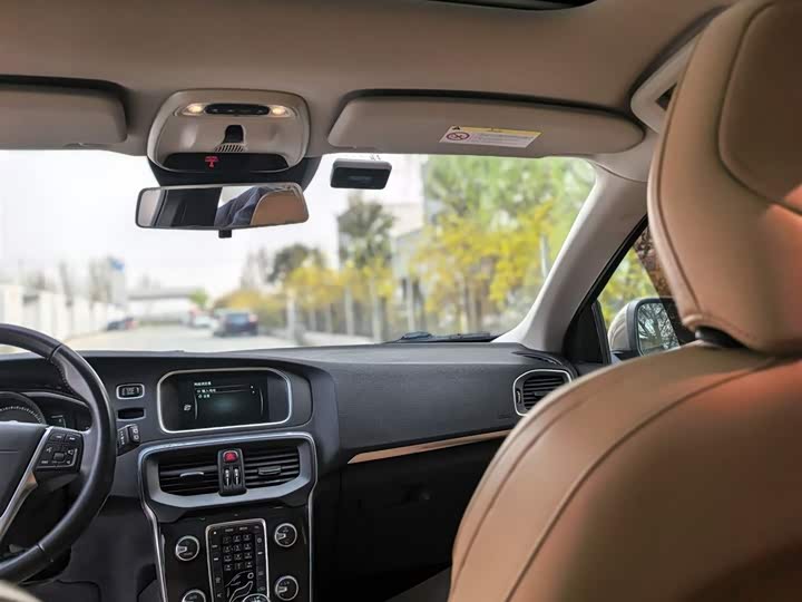 Volvo V40 2017 T 3 — фото 15