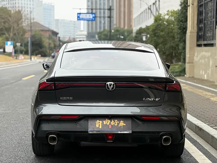 Changan UNI-V 2023 1.5 T Premium — фото 20