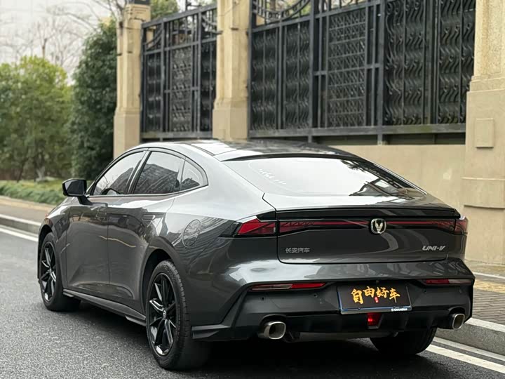 Changan UNI-V 2023 1.5 T Premium — фото 19