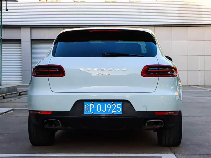Porsche Macan 2017 Macan 2.0 T — фото 3