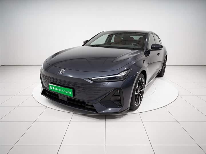 Changan UNI-V 2022 1.5 T Premium — фото 2