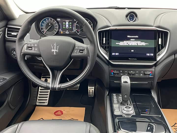 Maserati Ghibli 2022 3.0 T Modena — фото 36
