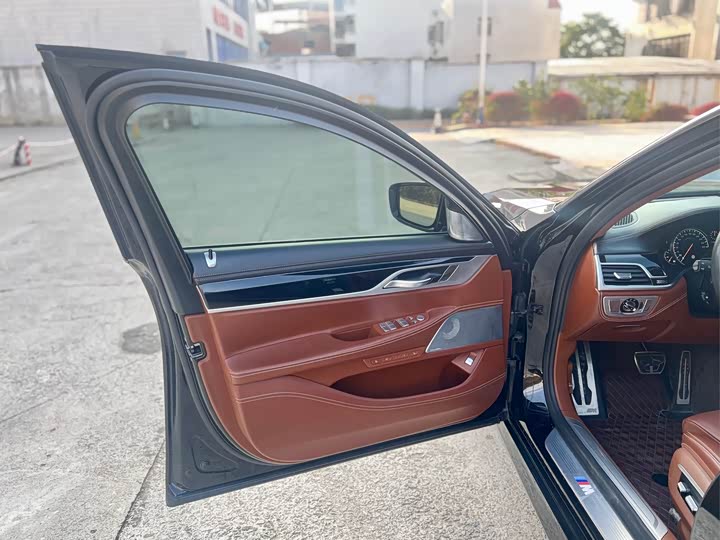 BMW 7-Series 2018 740 Li x Drive M — фото 15