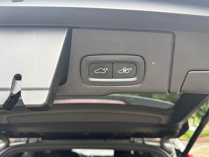 Volvo XC 60 2022 B 5 4 WD — фото 15