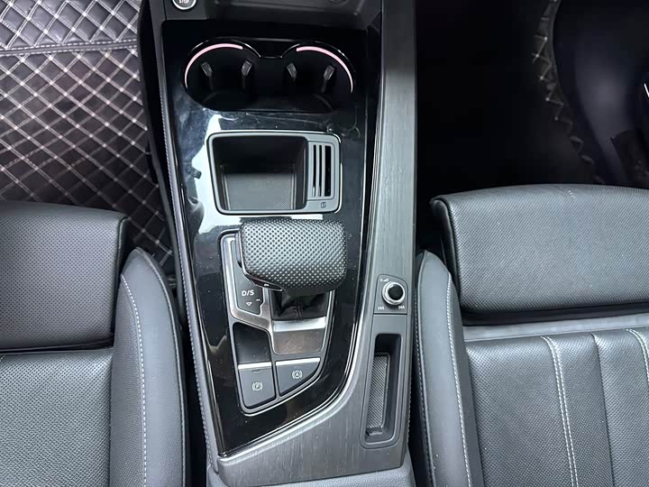 Audi A4L 40 TFSI люкс-динамик — фото 11