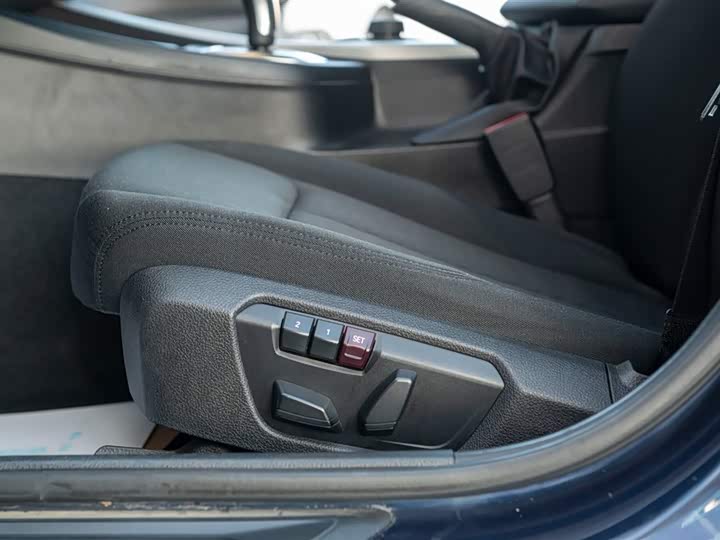 BMW 1-Series 2015 120i Leading — фото 37