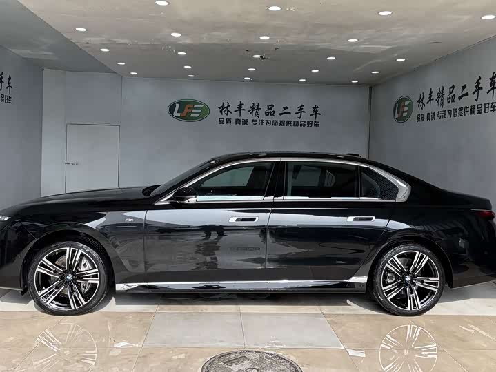 BMW 7-Series 2023 740 Li M — фото 4