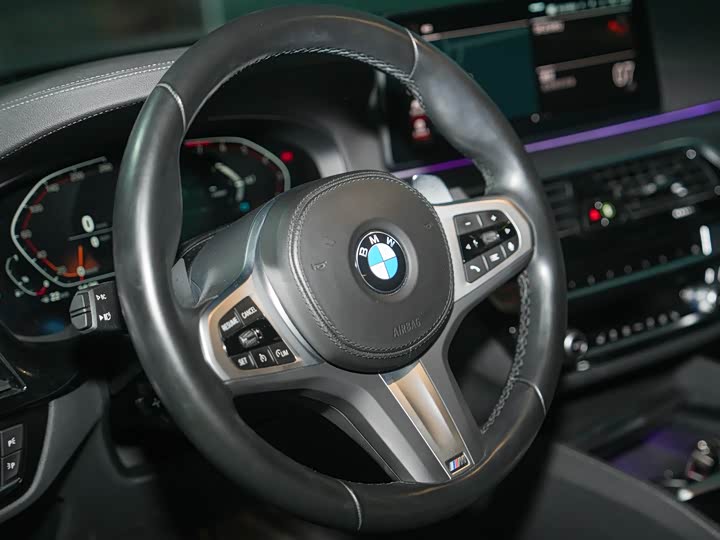 BMW 5 Series — фото 18