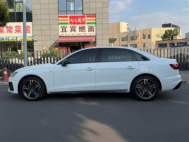 Audi A4L 2022 40 TFSI — фото 3