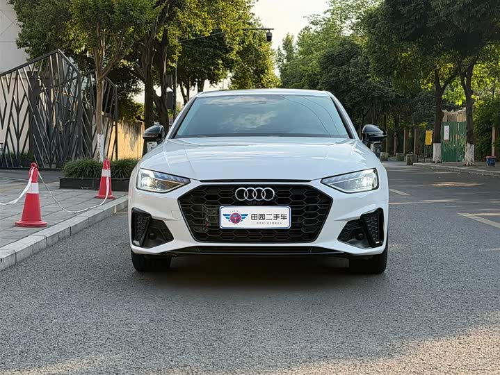 Audi A4L 2022 40 TFSI — фото 2