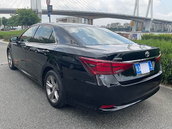 Toyota Crown — фото 5