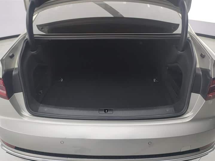 Audi A4L 2018 30 40 TFSI — фото 4