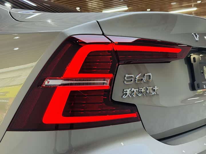 Volvo S60 2022 B 4 — фото 18