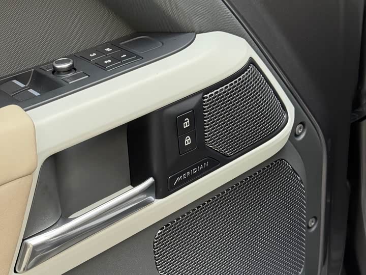 Land Rover Defender — фото 13