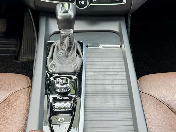 Volvo XC60 2021 T 5 4 WD — фото 16