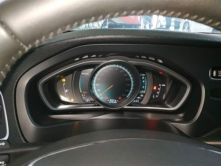 Volvo V40 2019 T 3 — фото 12