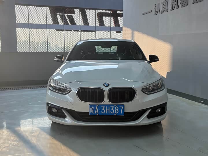 BMW 1-Series 2018 118i Sport — фото 2