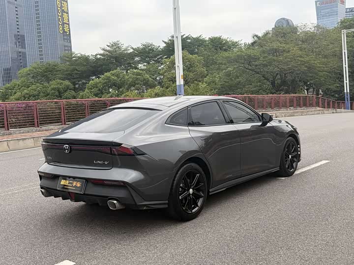 Changan UNI-V 2022 1.5 T Premium — фото 20